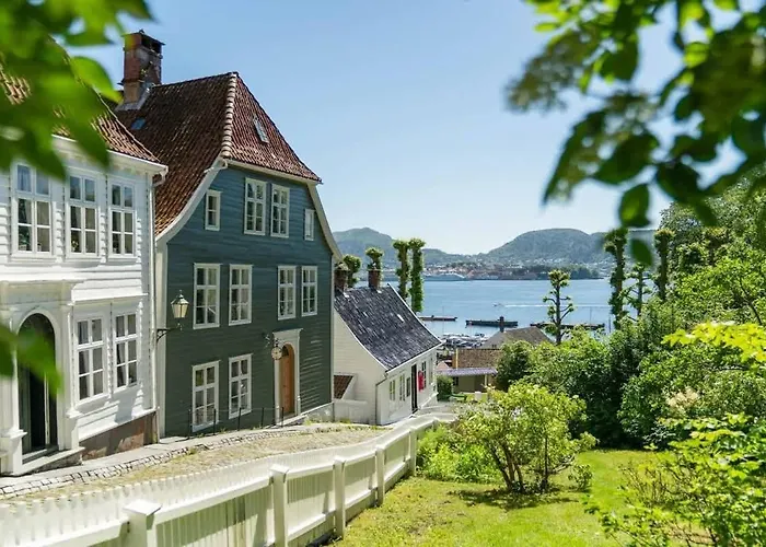 Апартаменты Dinbnb I Views & Street Parking In Sandviken Берген