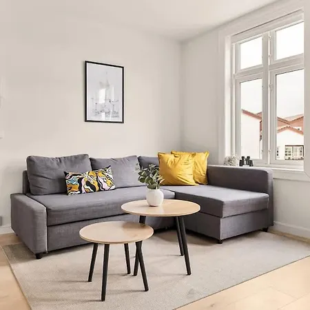 Dinbnb I Views & Street Parking In Sandviken