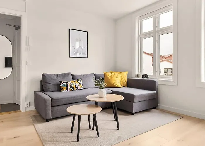 Dinbnb I Views & Street Parking In Sandviken