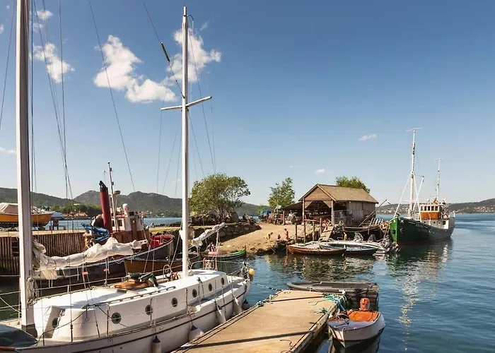 Dinbnb I Views & Street Parking In Sandviken 公寓