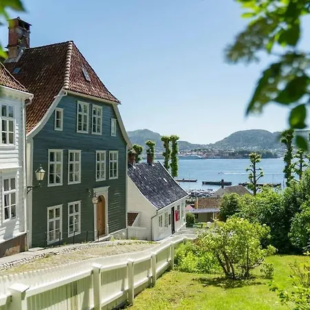 Apartament Dinbnb I Views & Street Parking In Sandviken Bergen